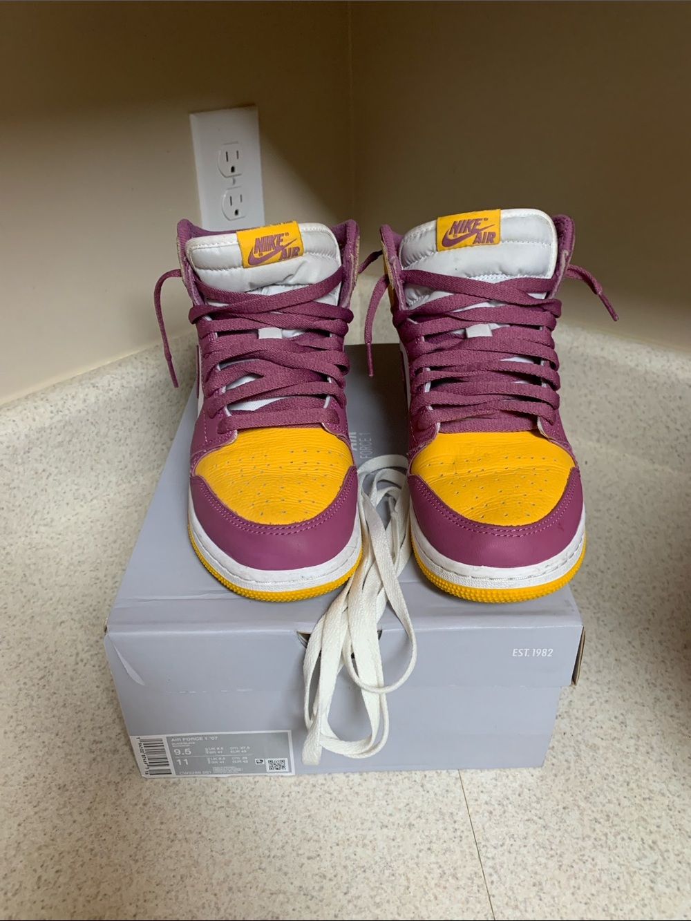 Nike High-Top Sneakers in Purple and Yellow